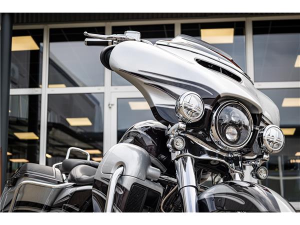 Harley-Davidson CVO STREET GLIDE FLHXSE 110 cui