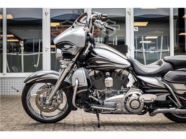 Harley-Davidson CVO STREET GLIDE FLHXSE 110 cui