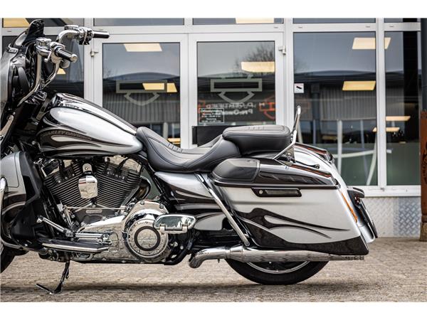 Harley-Davidson CVO STREET GLIDE FLHXSE 110 cui