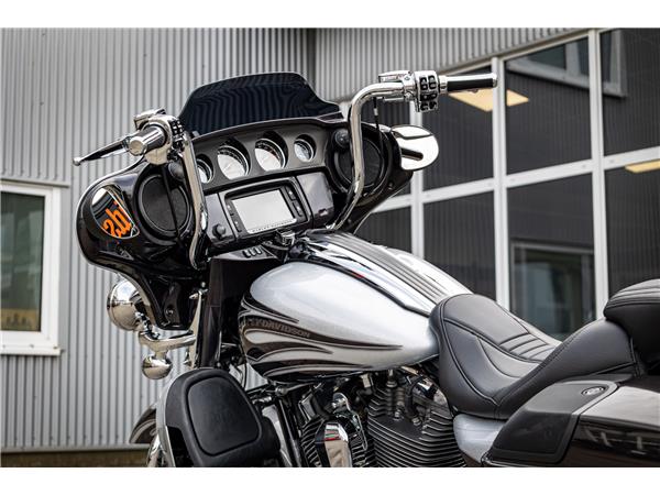 Harley-Davidson CVO STREET GLIDE FLHXSE 110 cui
