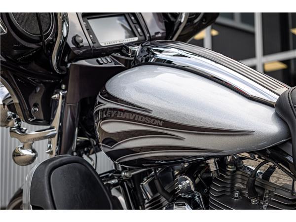 Harley-Davidson CVO STREET GLIDE FLHXSE 110 cui