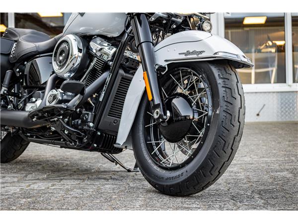 Harley-Davidson FLHC Heritage Classic - Jekill & Hyde