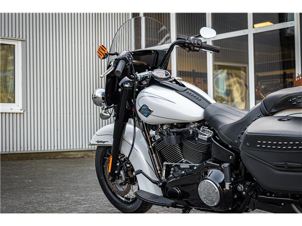 Harley-Davidson FLHC Heritage Classic - Jekill & Hyde