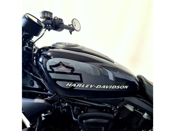 HARLEY-DAVIDSON NIGHTSTER