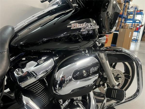 2017 HARLEY-DAVIDSON STREET GLIDE