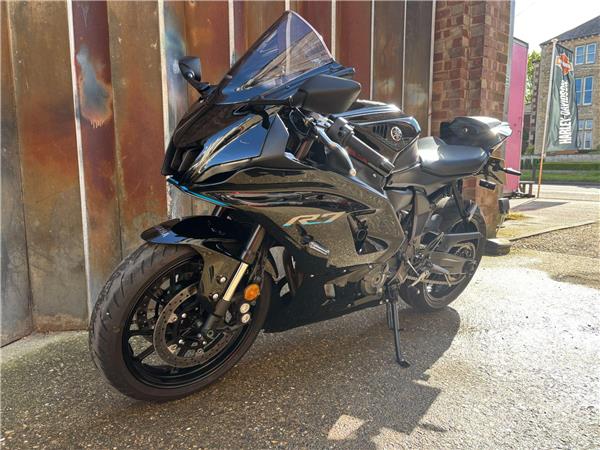 2023 Yamaha R7