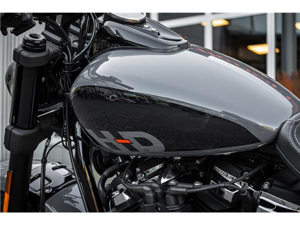 Harley-Davidson FXFBS FAT BOB 114 CUI SOFTAIL - JEKILL&HYDE -