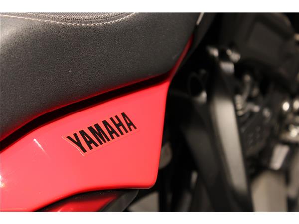 YAMAHA TRACER 7