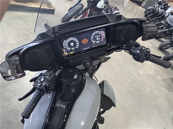 STREET GLIDE ULTRA 