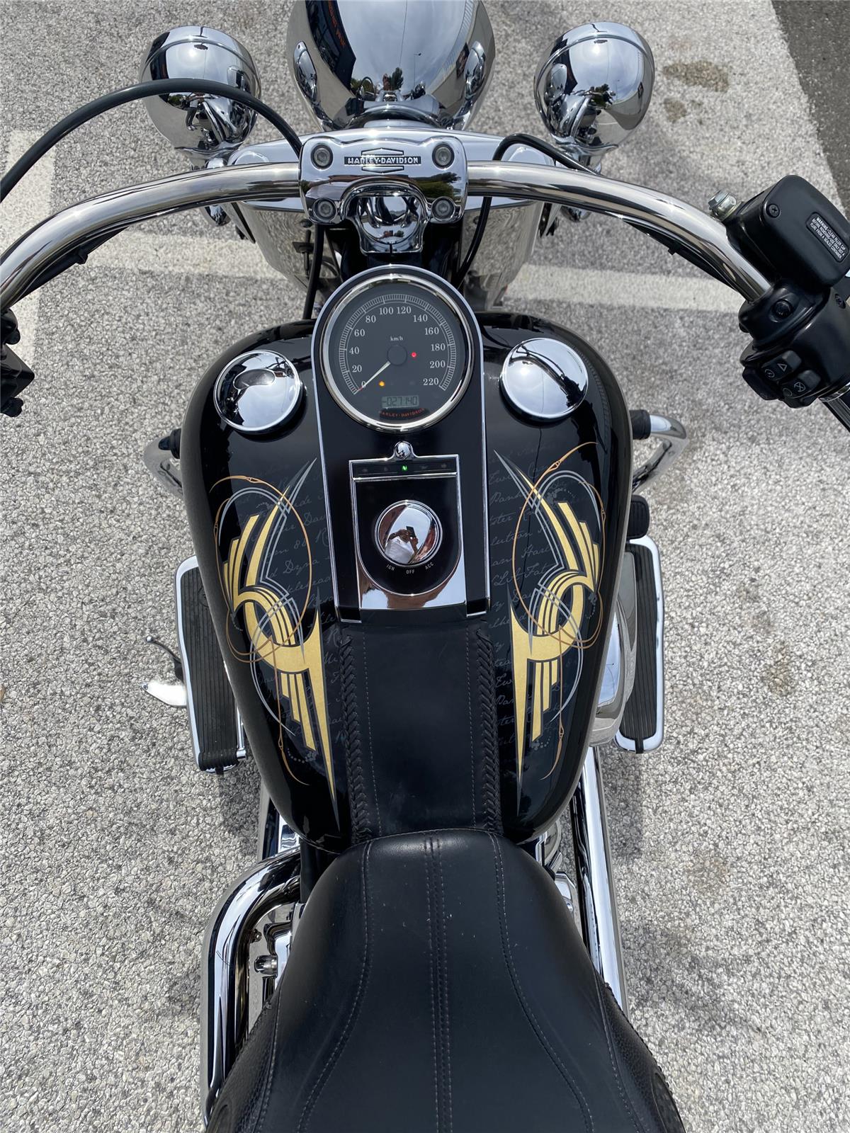 2017 HARLEY-DAVIDSON DELUXE