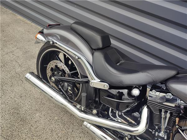 2015 HARLEY-DAVIDSON BREAKOUT