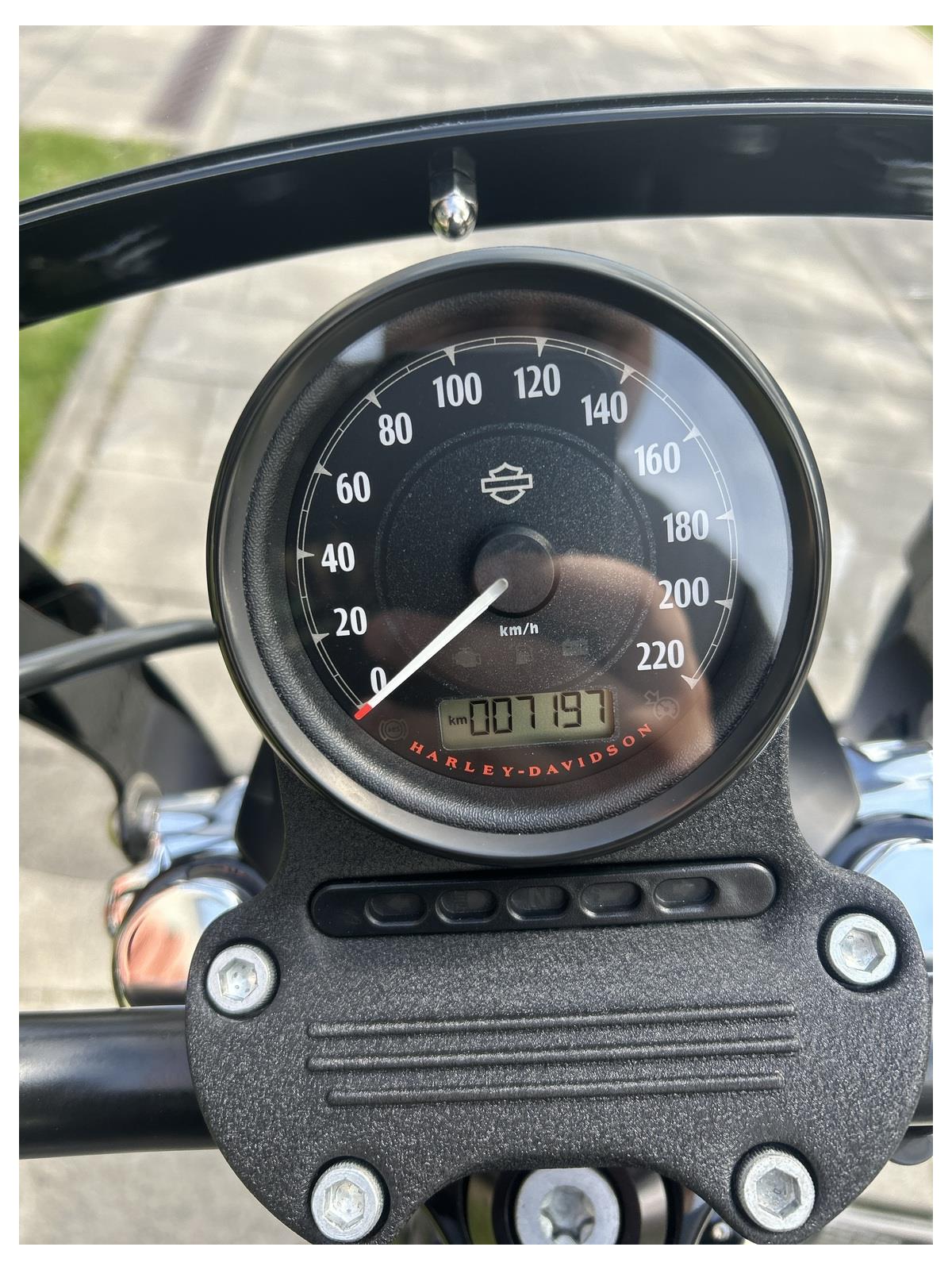 Sportster XL883N Iron mit Penzl Auspuff