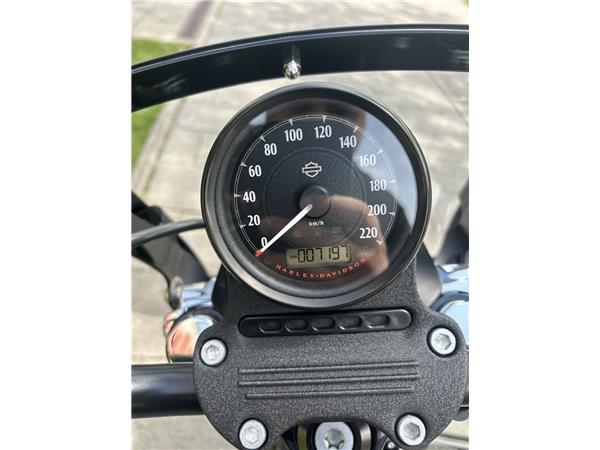 Sportster XL883N Iron mit Penzl Auspuff