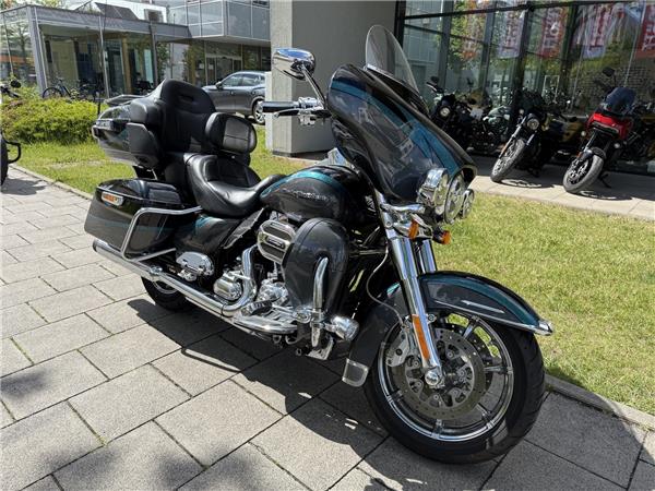 FLHTKSE CVO 110 mit Penzl Auspuff