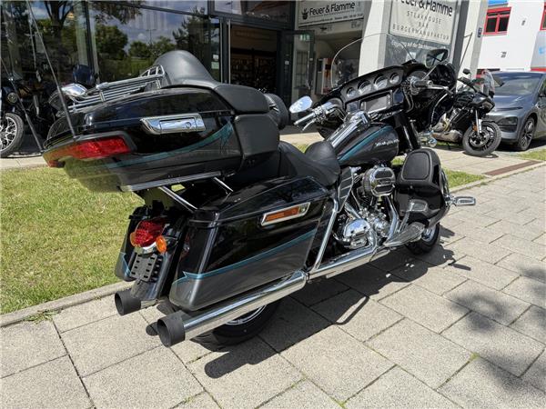 FLHTKSE CVO 110 mit Penzl Auspuff