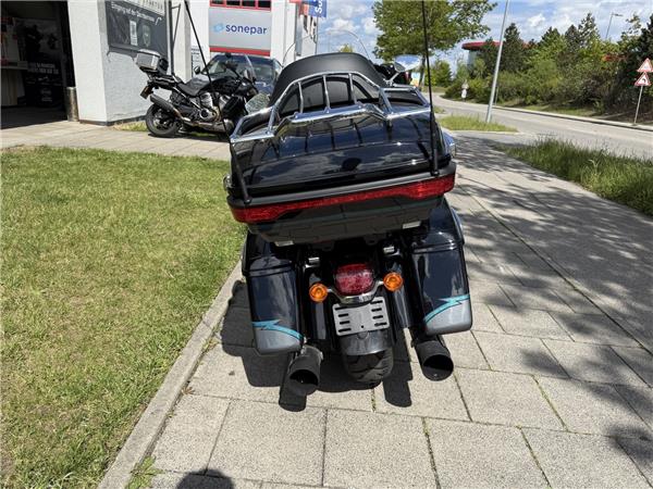 FLHTKSE CVO 110 mit Penzl Auspuff
