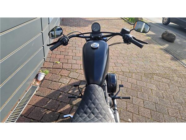 XL 883 N IRON 883 mit viel Zubehör