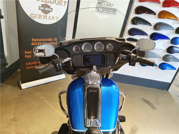 FLH Electra Glide Revival 
