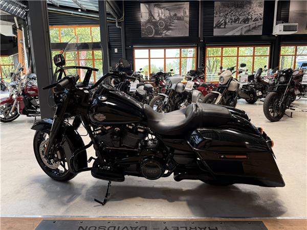 2022 HARLEY-DAVIDSON ROAD KING