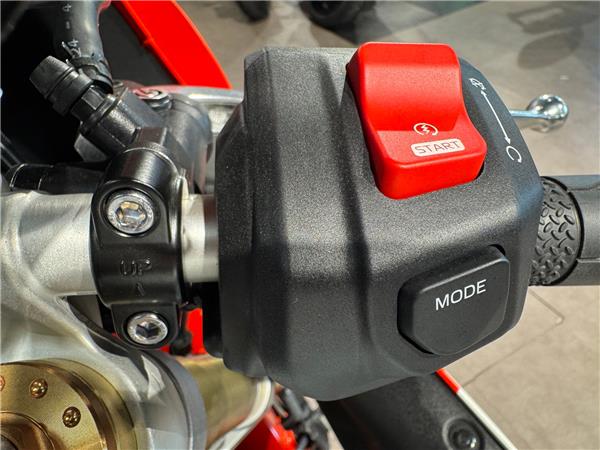2025 YAMAHA XSR900 GP