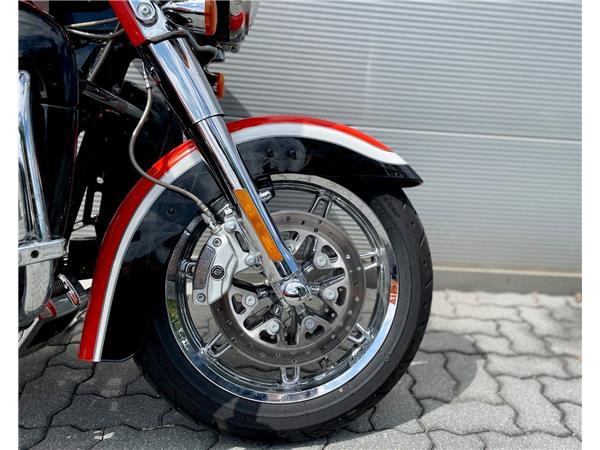 2013 Harley-Davidson CVO FLHTCUSE Ultra Classic Electra Glide
