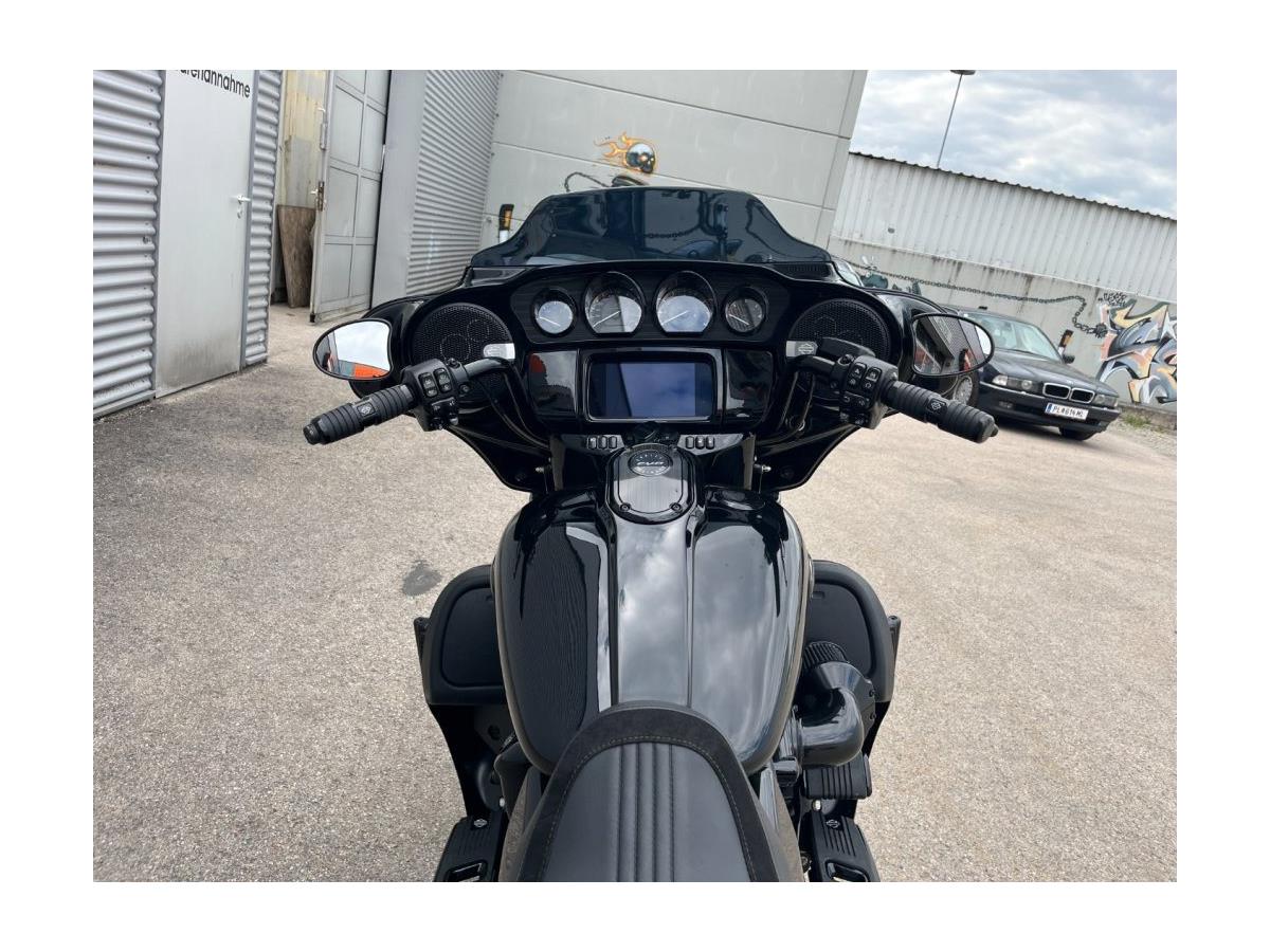 2022 Harley-Davidson CVO Street Glide FLHXSE