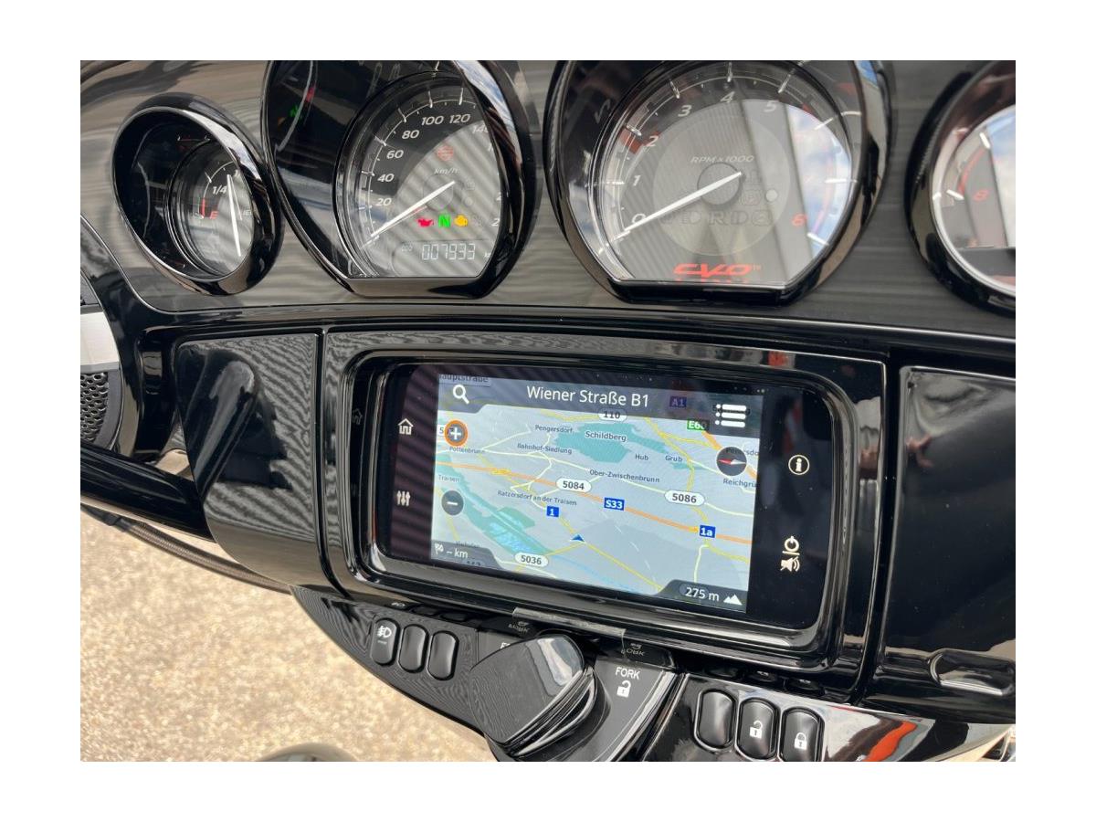 2022 Harley-Davidson CVO Street Glide FLHXSE