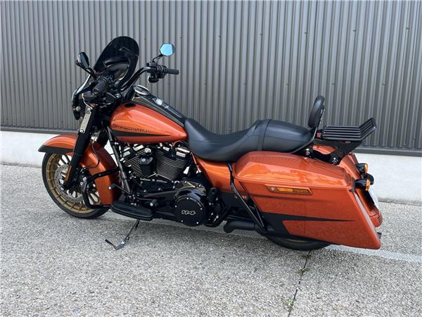 2018 HARLEY-DAVIDSON ROAD KING