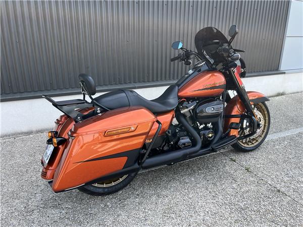 2018 HARLEY-DAVIDSON ROAD KING