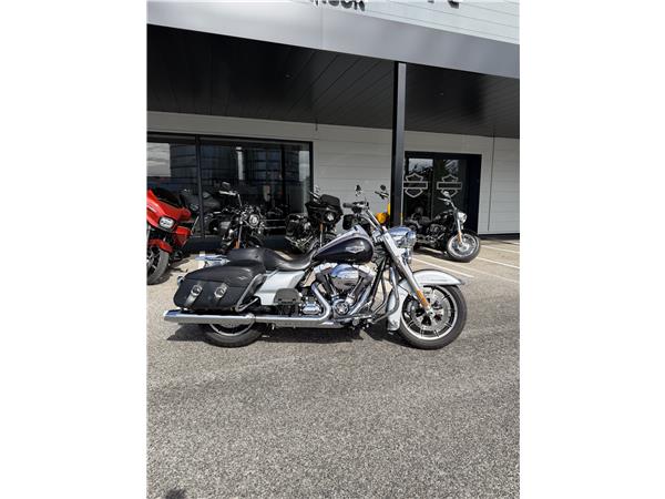 2016 HARLEY-DAVIDSON ROAD KING