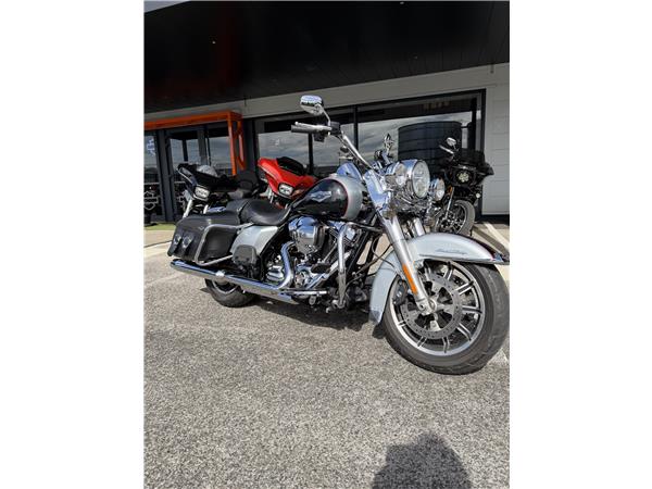 2016 HARLEY-DAVIDSON ROAD KING