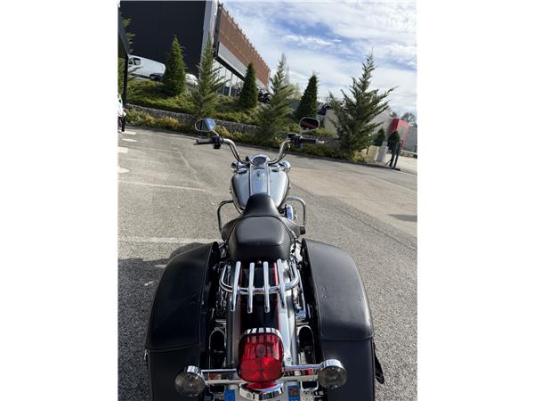 2016 HARLEY-DAVIDSON ROAD KING