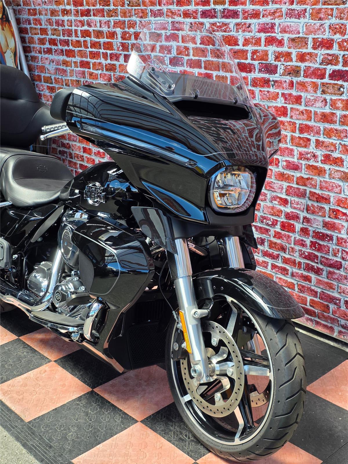 2025 harley-davidson FLHXU