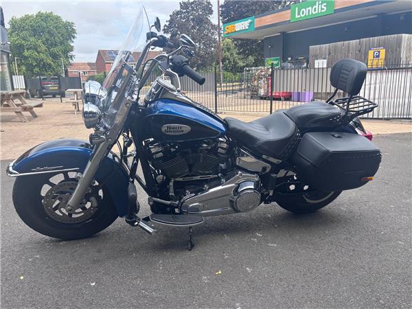 2022 HARLEY-DAVIDSON SOFTAIL FLHC HERITAGE CLASSIC