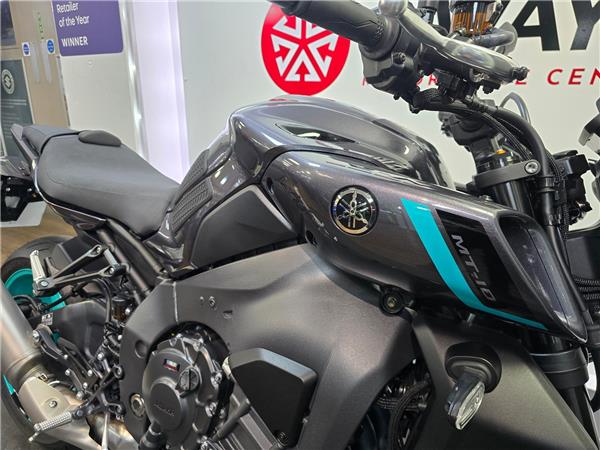 2025 YAMAHA MT-10