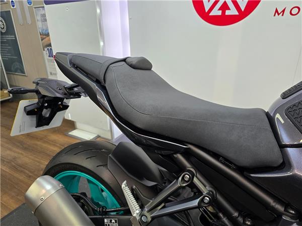2025 YAMAHA MT-10