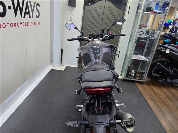 2025 YAMAHA MT-10