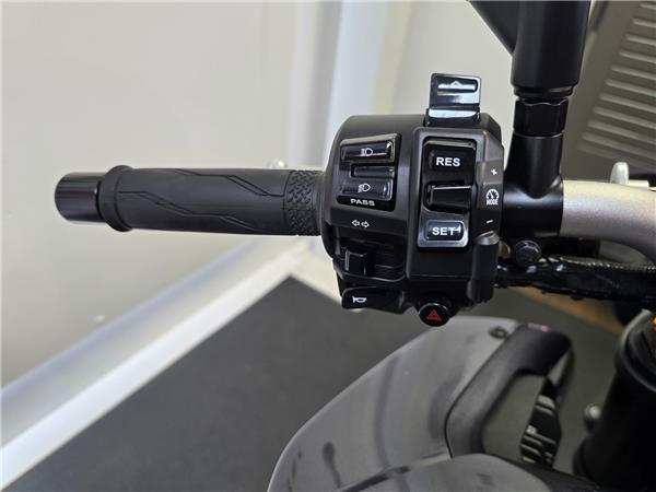2025 YAMAHA MT-10