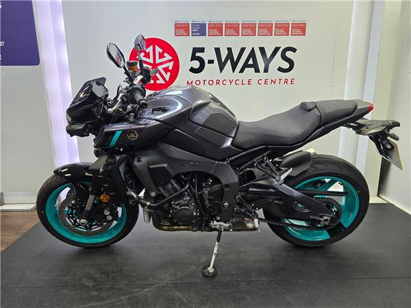 2025 YAMAHA MT-10