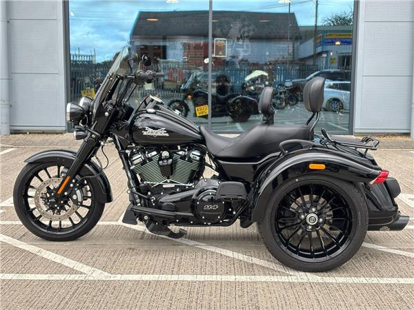 2024 HARLEY-DAVIDSON TRIKE FLRT FREEWHEELER