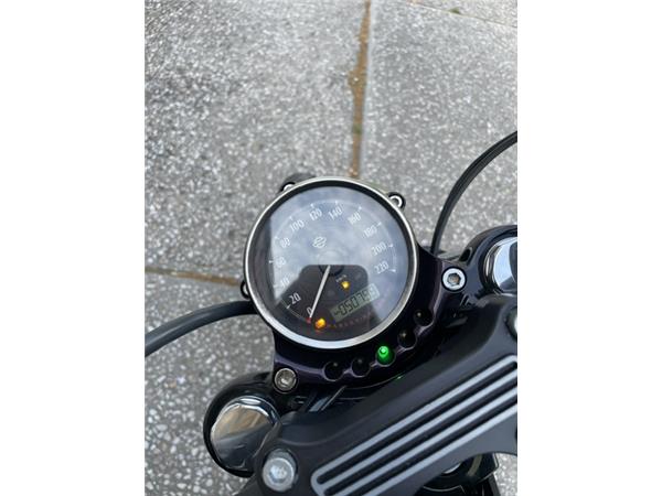 Iron 883