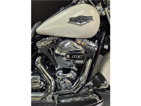 2014 HARLEY-DAVIDSON ROAD KING