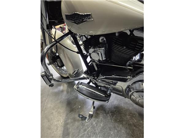 2014 HARLEY-DAVIDSON ROAD KING