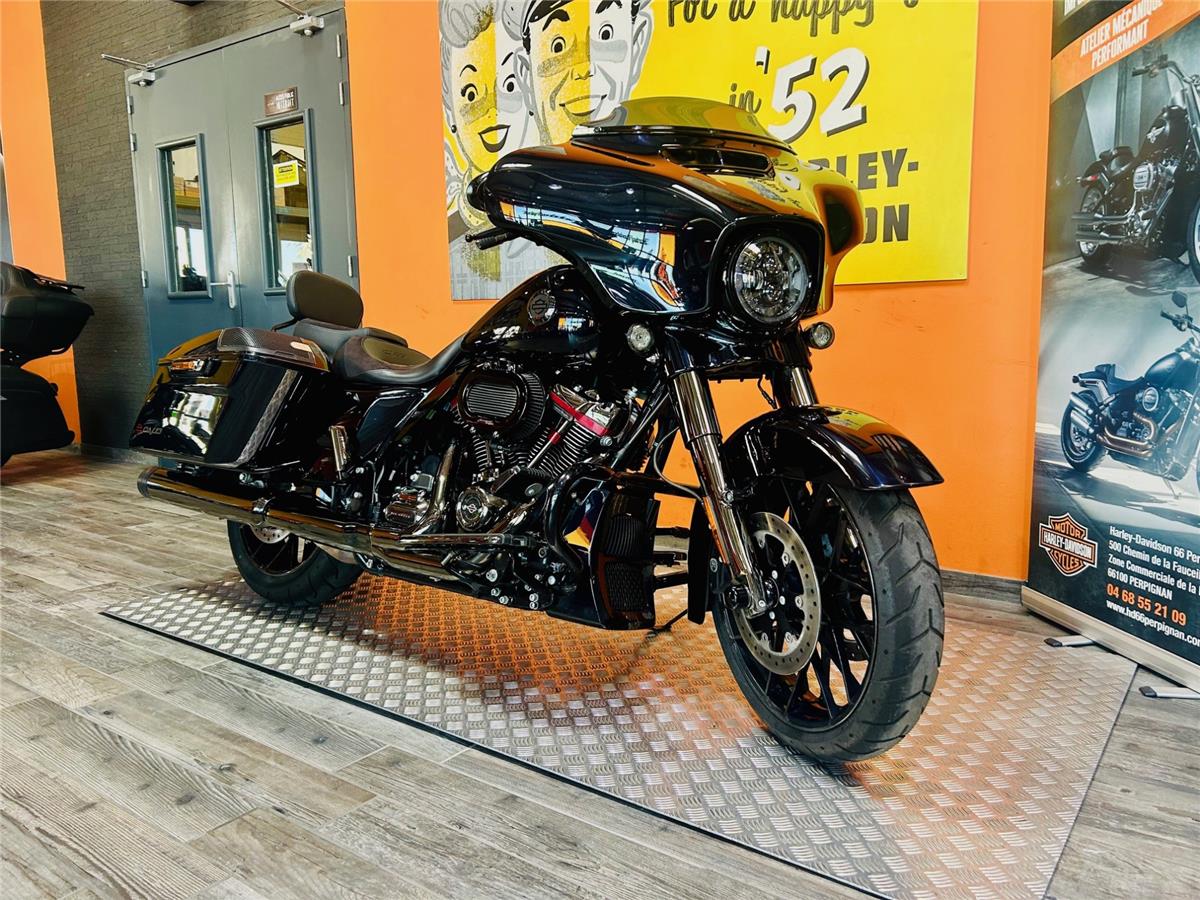 2022 HARLEY-DAVIDSON STREET GLIDE
