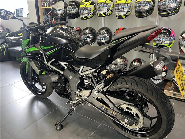 2024 KAWASAKI Z125 IN CANDY LIME GREEN