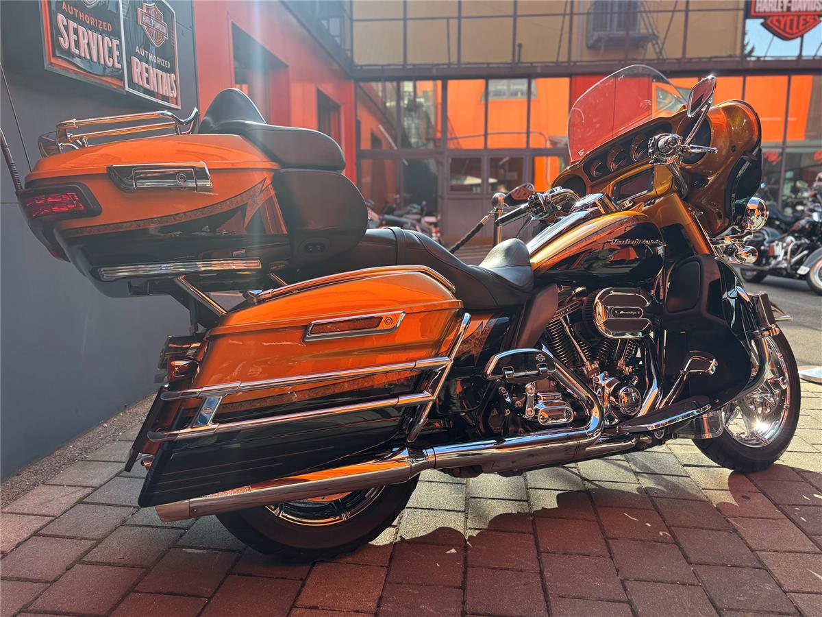 2015 Harley-Davidson CVO Ultra Limited FLHTKSE
