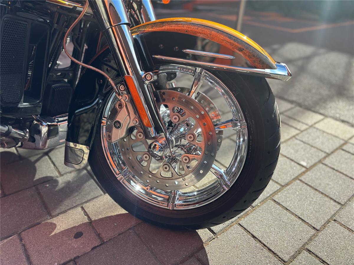 2015 Harley-Davidson CVO Ultra Limited FLHTKSE