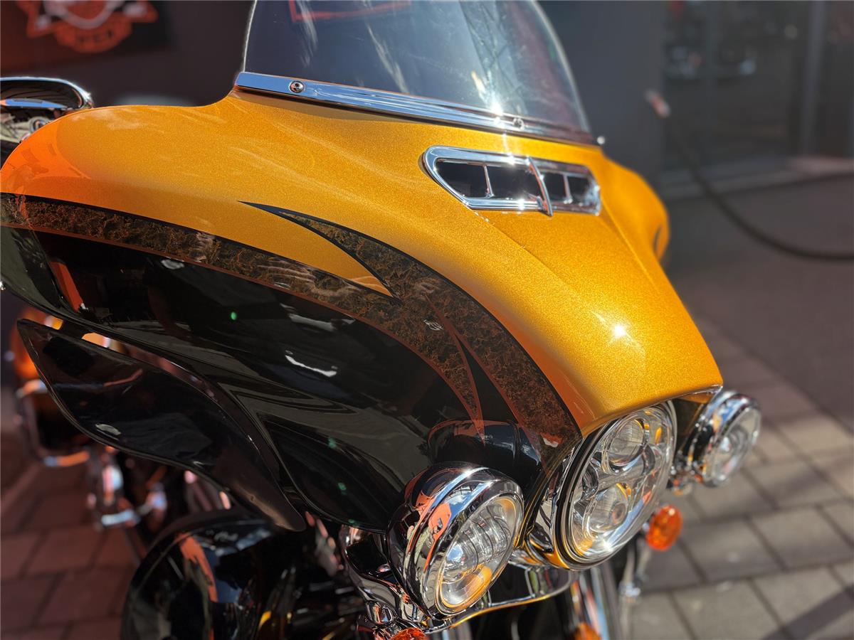 2015 Harley-Davidson CVO Ultra Limited FLHTKSE