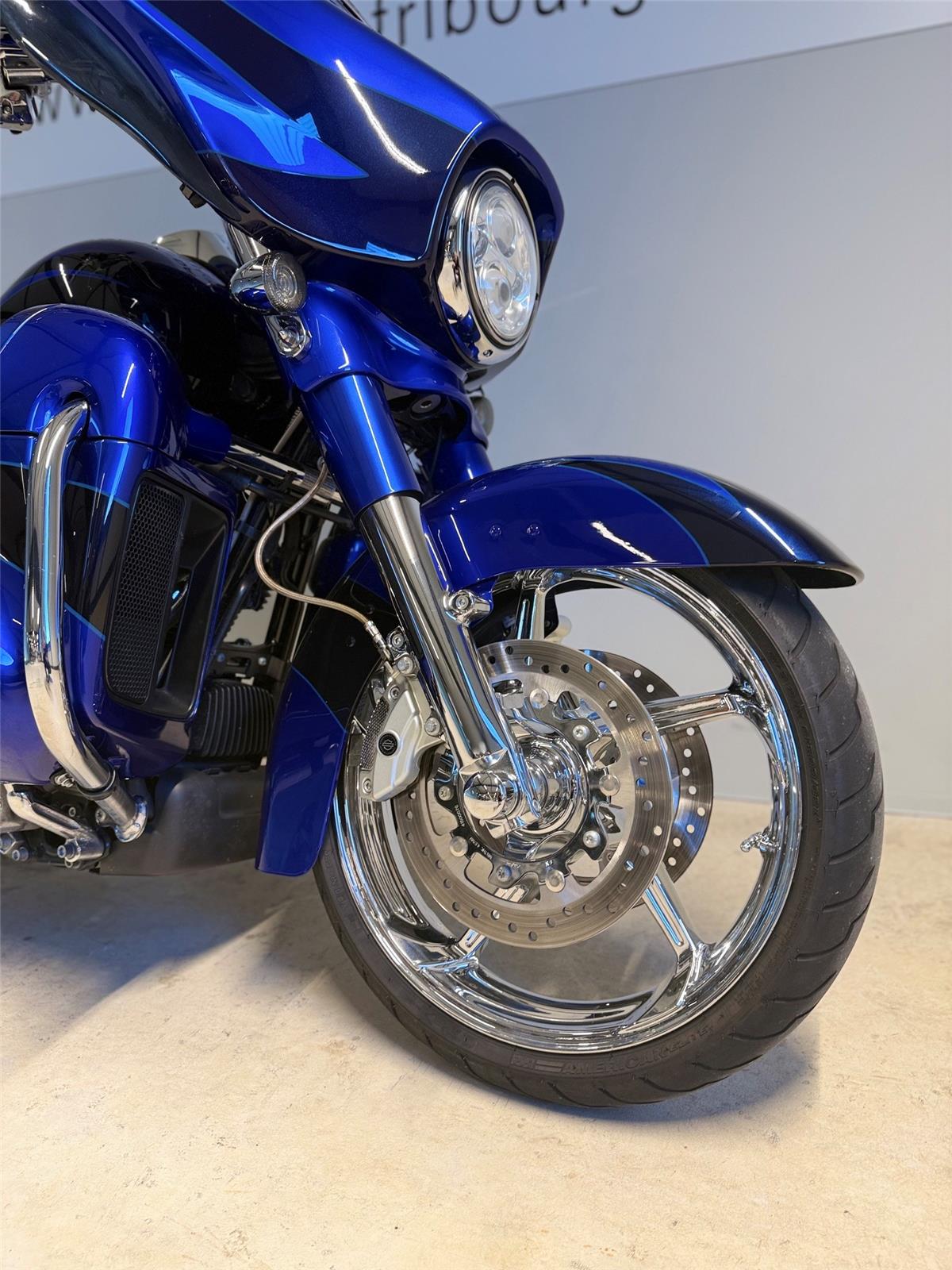 2017 harley-davidson FLHXSE Street Glide ABS CVO 114