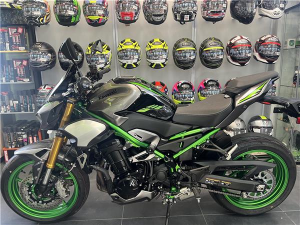 2025 KAWASAKI Z900SE